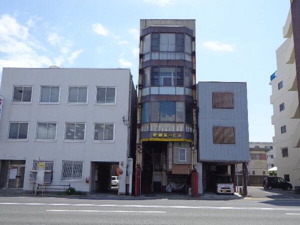建物の個性を主張する外観 スッキリした外観です