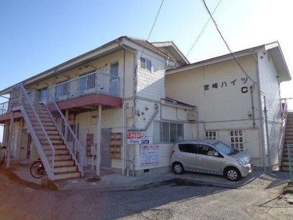 明るい色の外観 やわらかな印象