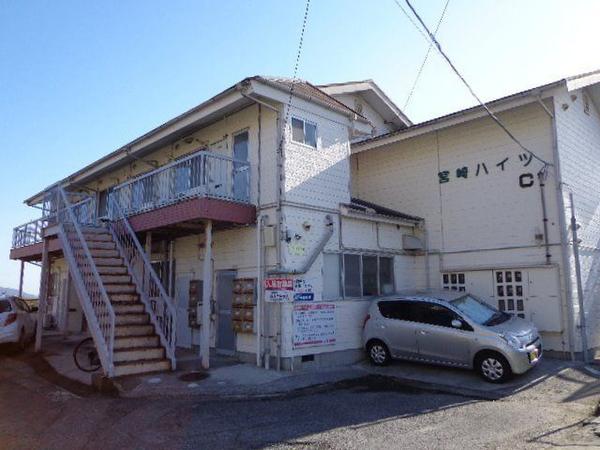 柔らかい色調の外観です 周りに高い建物がないため、風の通りは良好です。