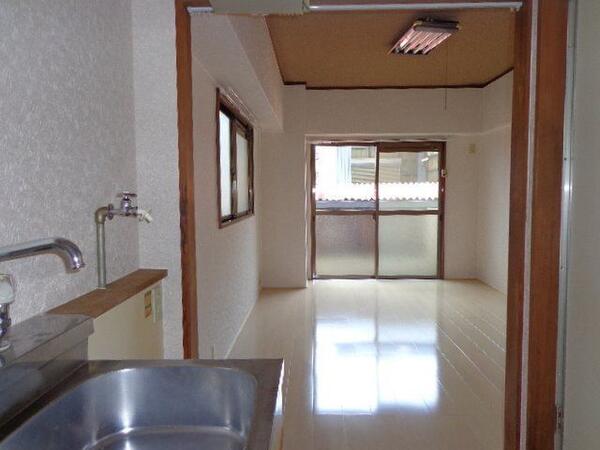 洋室 2面採光の明るい部屋