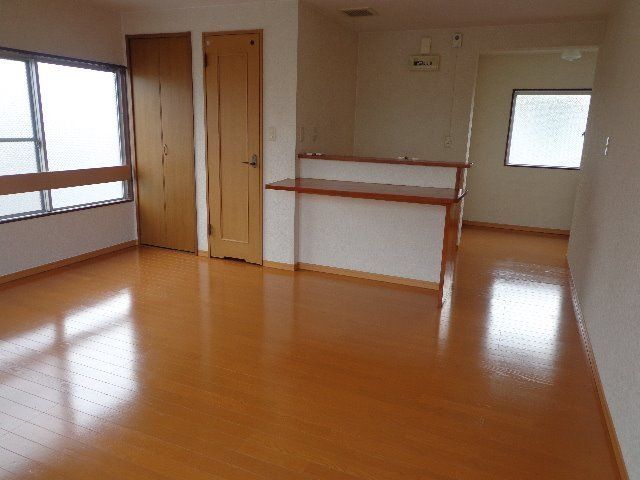 明るく開放感のあるお部屋です