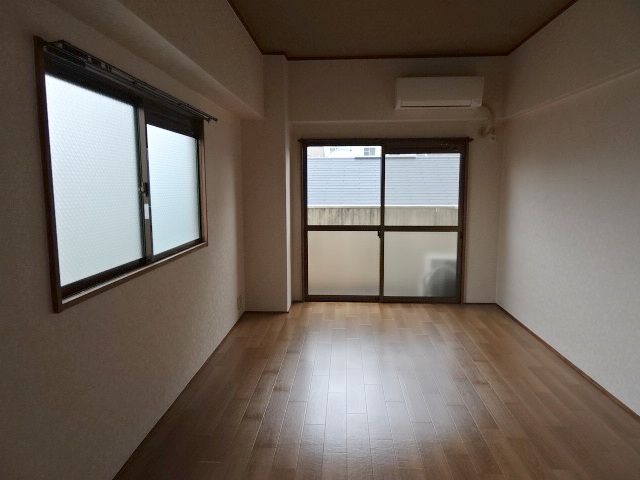 明るく開放感のあるお部屋です