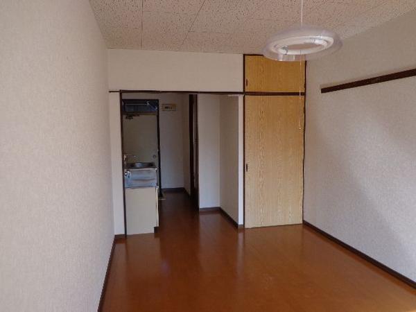 すっきりとしたお部屋 洋室からキッチン部分