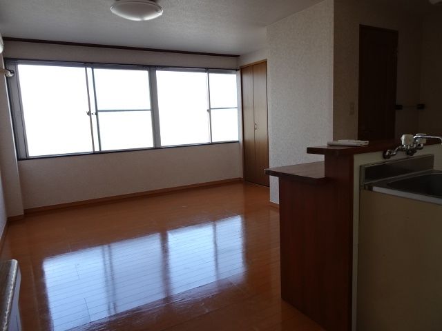 明るく開放感のあるお部屋です